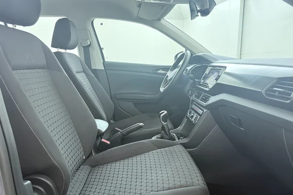 Volkswagen T-Cross (2023) — foto 16 van 18