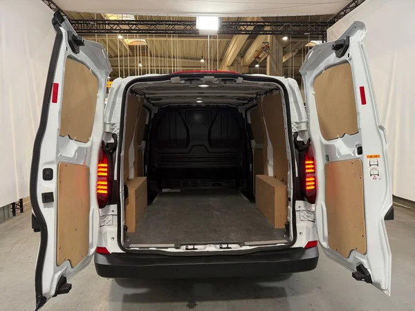 Volkswagen Transporter (2025) — foto 16 van 27