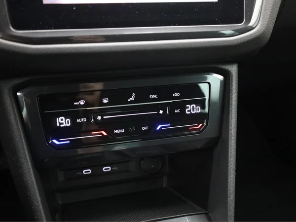 VOLKSWAGEN Tiguan eHybrid (PHEV) (2021) — foto 10 van 21