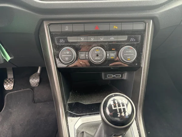 VOLKSWAGEN T-Roc (2020) — foto 8 van 21