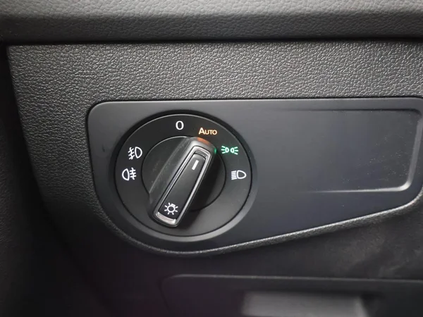 VOLKSWAGEN Tiguan (2020) — foto 11 van 29