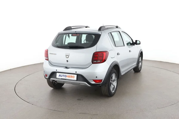 Dacia Sandero (2019) — foto 12 van 16
