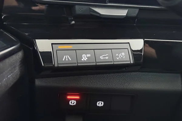 Renault Espace E-TECH (HEV) (2023) — foto 6 van 30