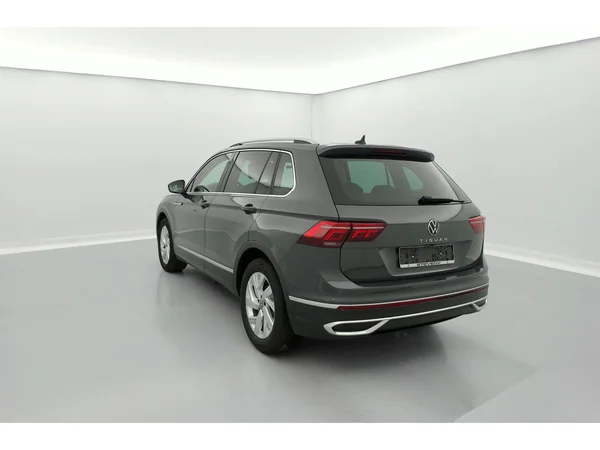 VOLKSWAGEN Tiguan Dsl (2022) — foto 32 van 36