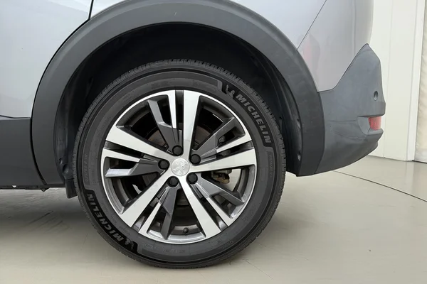 Peugeot 5008 (2021) — foto 17 van 20