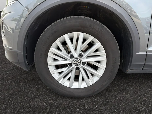 VOLKSWAGEN T-Roc (2020) — foto 13 van 20