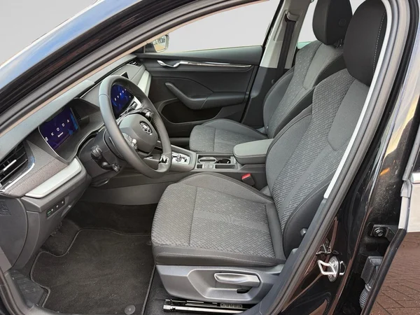 SKODA Octavia Combi (2024) — foto 13 van 20