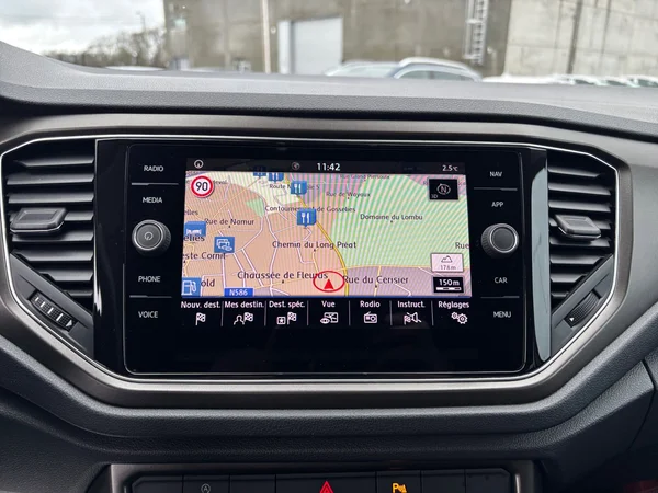 VOLKSWAGEN T-Roc (2018) — foto 7 van 22