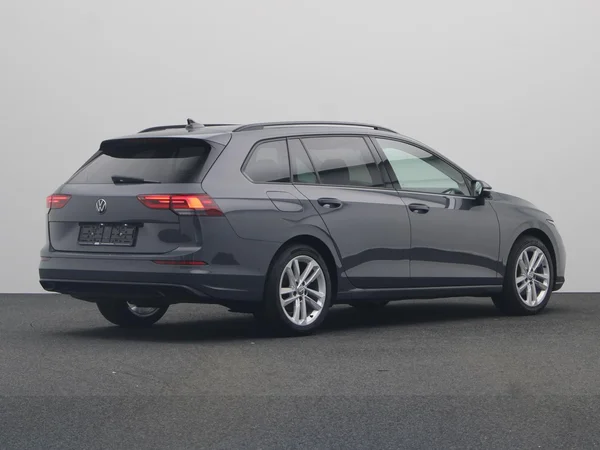 VOLKSWAGEN Golf VIII SW (2023) — foto 12 van 19