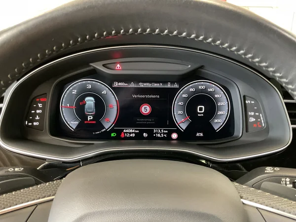 AUDI Q8 (2020) — foto 15 van 23