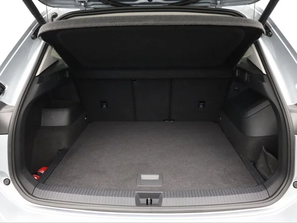 VOLKSWAGEN Tiguan (2024) — foto 2 van 23