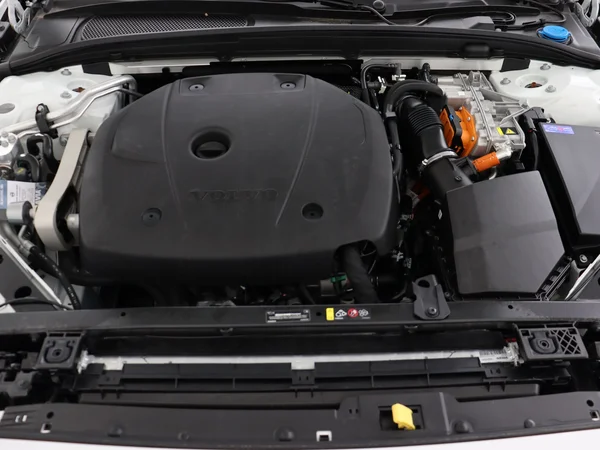 VOLVO V60 (2024) — foto 6 van 32