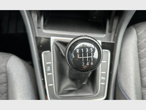VOLKSWAGEN Golf VII (2019) — foto 9 van 31