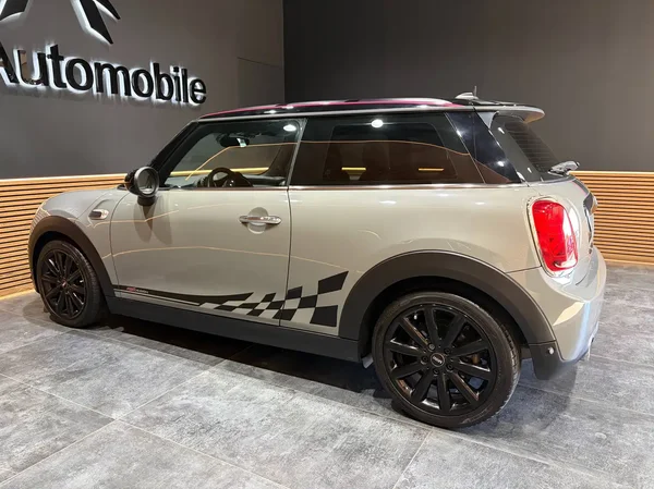 Mini Cooper (2019) — foto 13 van 22