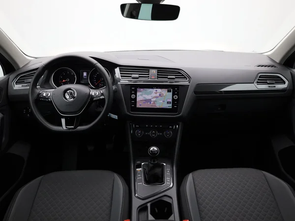 VOLKSWAGEN Tiguan (2019) — foto 2 van 20
