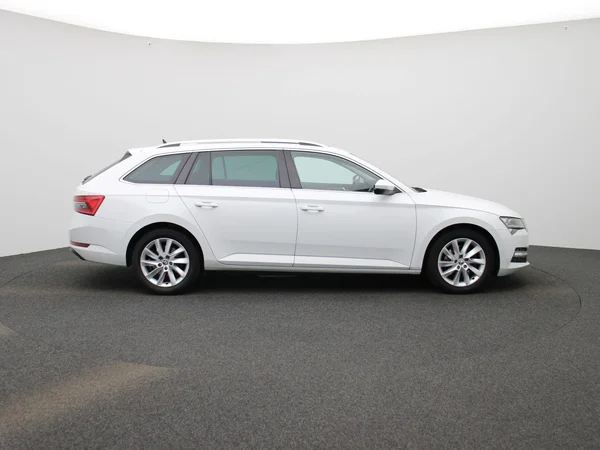 Škoda Superb (2022) — foto 45 van 47