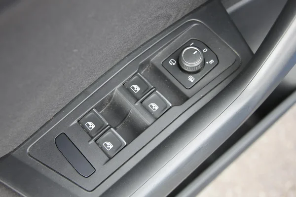 Volkswagen T-Roc (2021) — foto 29 van 39