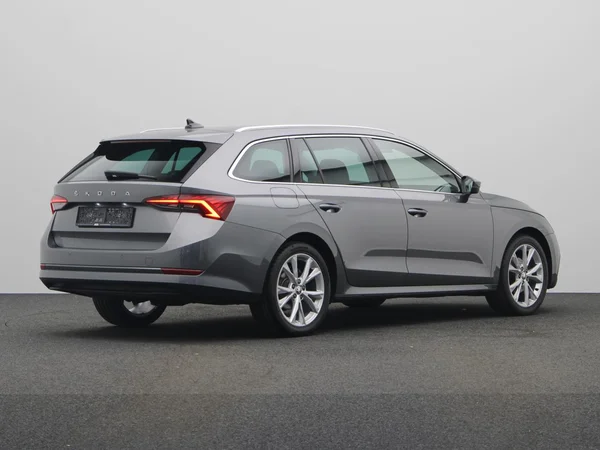 SKODA Octavia Combi (2024) — foto 12 van 20