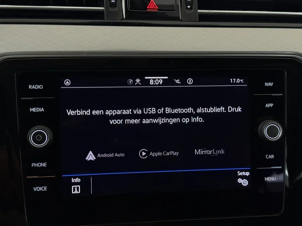 VOLKSWAGEN Passat Variant (2022) — foto 13 van 29