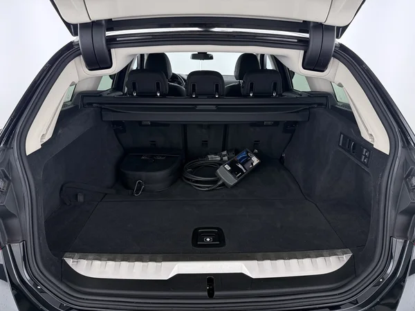 BMW 330 (2021) — foto 8 van 32