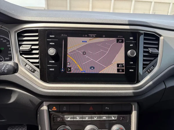 VOLKSWAGEN T-Roc (2021) — foto 4 van 21