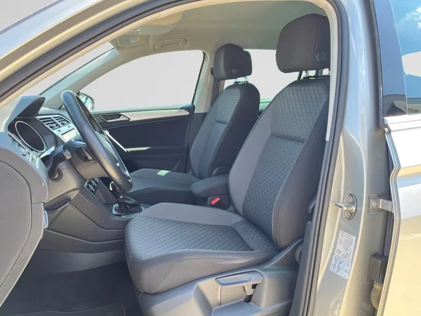 VOLKSWAGEN Tiguan (2019) — foto 18 van 22