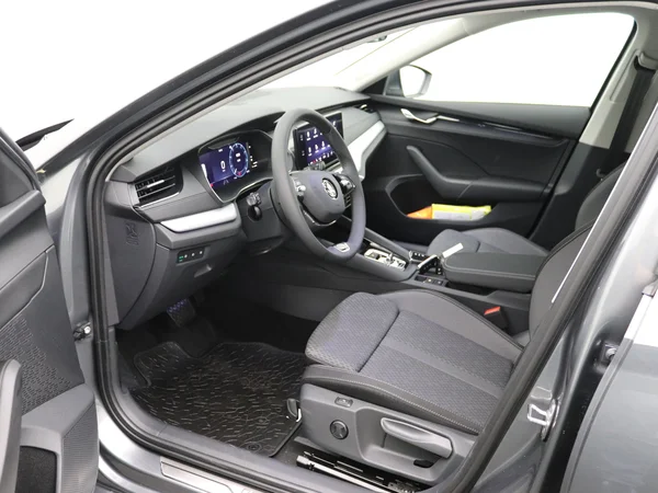 SKODA Octavia Combi (2024) — foto 16 van 27