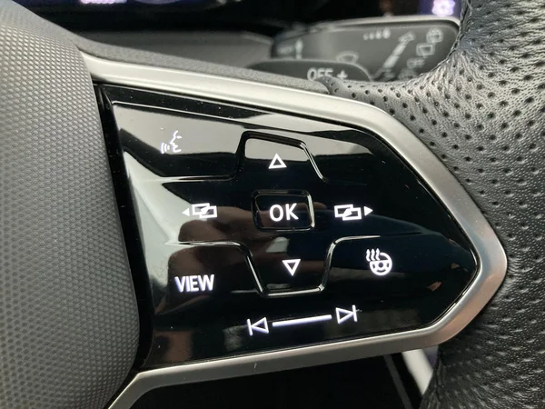 VOLKSWAGEN Golf VIII SW (2024) — foto 4 van 36