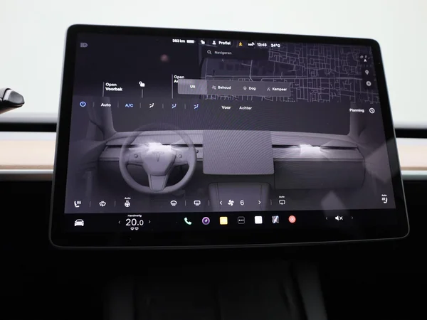 Tesla Model 3 (2022) — foto 9 van 47