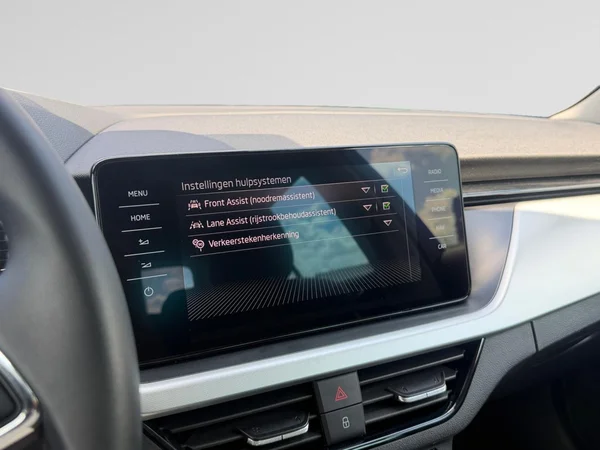 SKODA Kamiq (2023) — foto 14 van 22