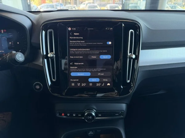 Volvo XC40 — foto 5 van 22