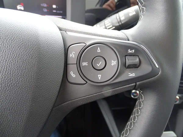 Opel Mokka-e (2024) — foto 18 van 27
