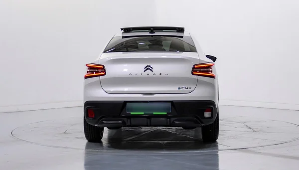 Citroen E-C4 X (2023) — foto 34 van 50