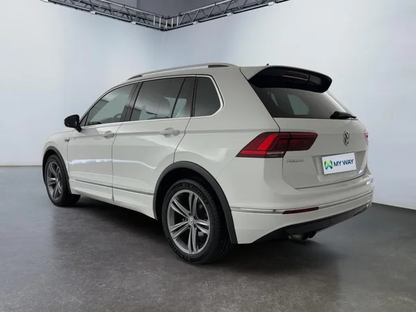 VOLKSWAGEN Tiguan (2018) — foto 32 van 34