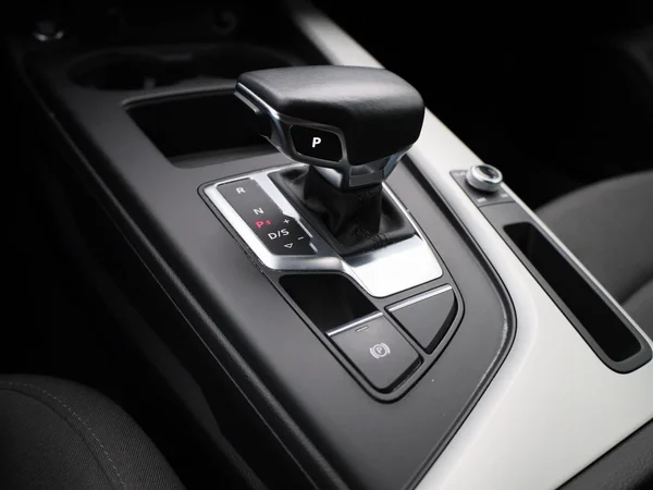 Audi A4 (2023) — foto 16 van 42