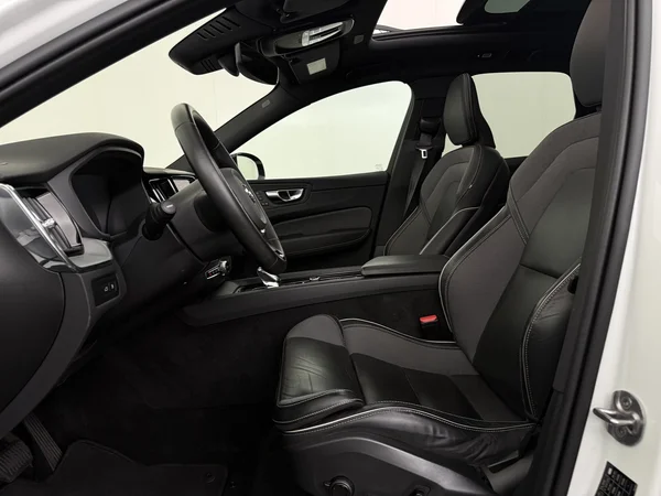 VOLVO XC60 (2024) — foto 2 van 32