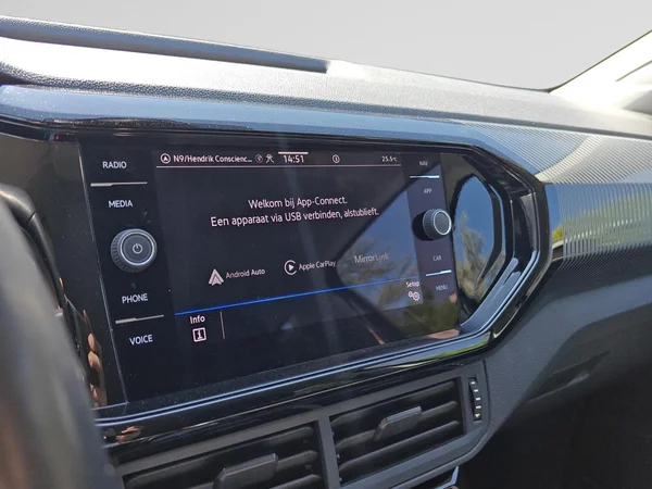 VOLKSWAGEN T-Cross (2023) — foto 6 van 19