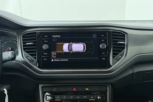 Volkswagen T-Roc (2019) — foto 5 van 21