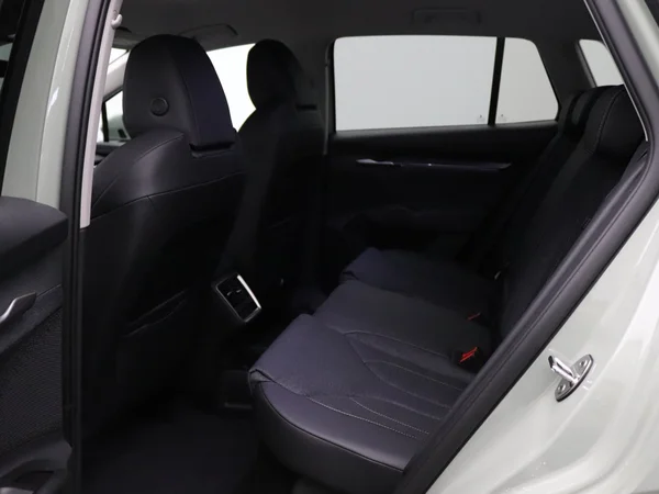 SKODA Elroq (2025) — foto 9 van 18