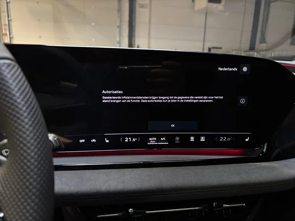 AUDI Q6 e-tron (2024) — foto 14 van 24