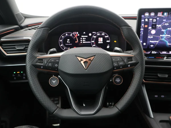 CUPRA Formentor e-Hybrid (PHEV) (2025) — foto 11 van 23
