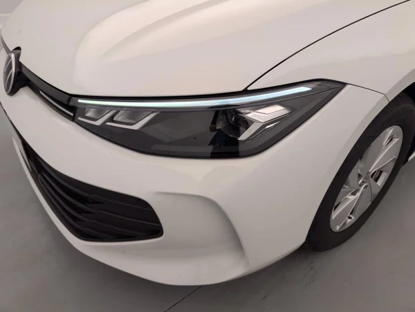 Volkswagen Passat SW (2024) — foto 14 van 27