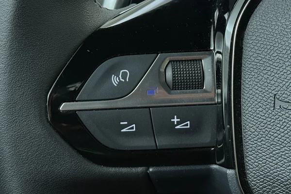 Peugeot 2008 (2025) — foto 5 van 17