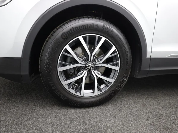 VOLKSWAGEN Tiguan (2021) — foto 5 van 21