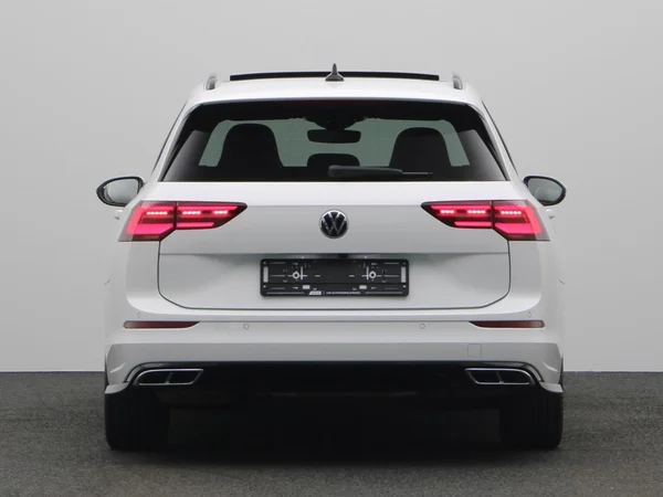 VOLKSWAGEN Golf VIII SW (2024) — foto 19 van 22