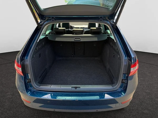 SKODA Superb Combi (2024) — foto 13 van 20