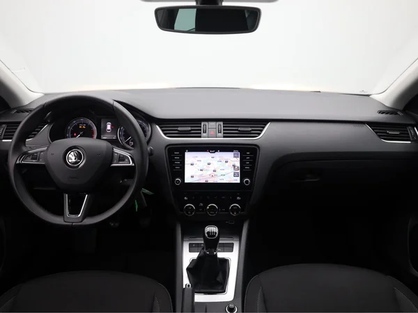 SKODA Octavia Combi (2018) — foto 18 van 19