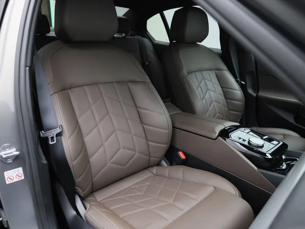 BMW i5 (2024) — foto 44 van 55