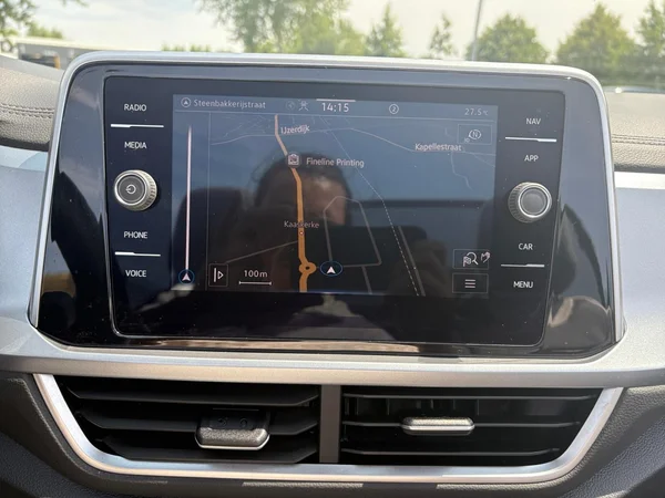 VOLKSWAGEN T-Roc Cabriolet (2022) — foto 4 van 22