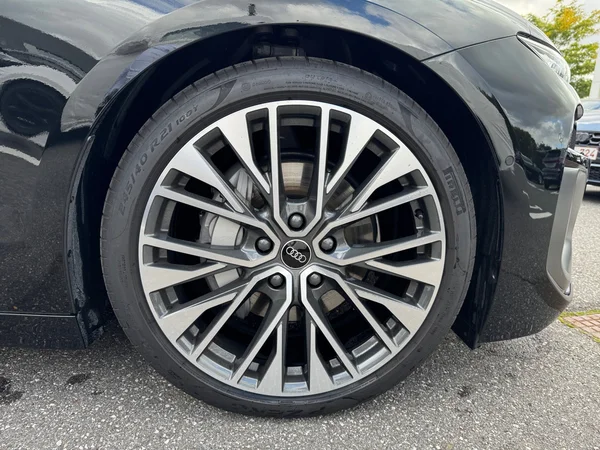 AUDI A6 Sportback e-tron (2025) — foto 2 van 24